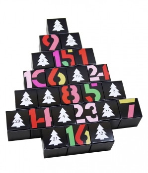 Adventskalender Tanne schwarz glanz, Karton mit farbigen Zahlen, für 24 Trüffel/Pralinen von ca. 3,5cm